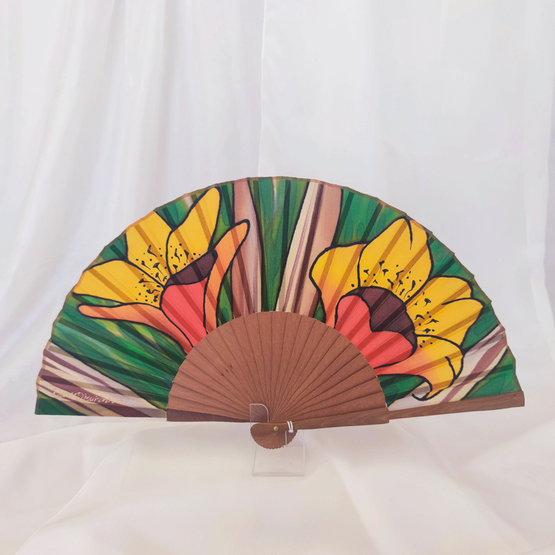 Abanico floral de seda pintado a mano. - Imagen 2