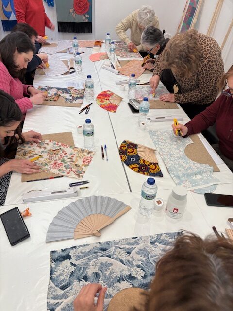 Reserva: Taller de abanicos con telas Japonesas. - Imagen 2