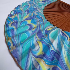 Abanico de seda "Derivas azules"